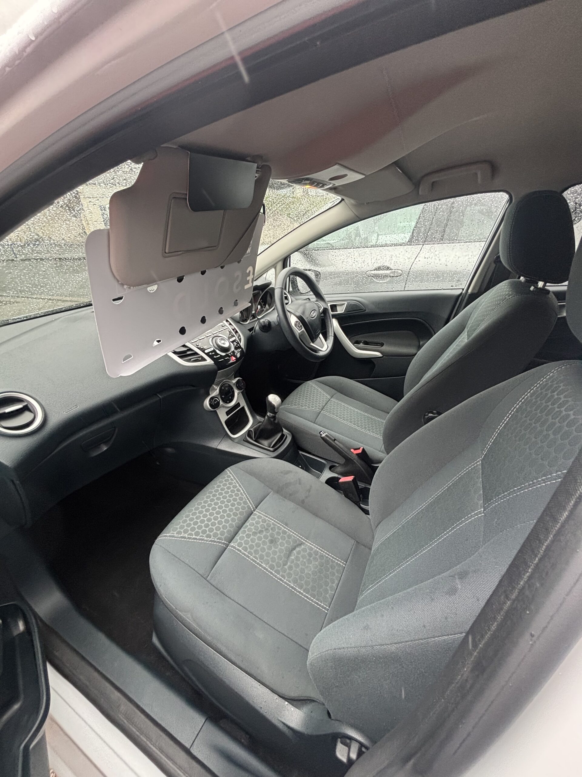 								2012 Ford Fiesta 1.4 Titanium 5-Door full									
