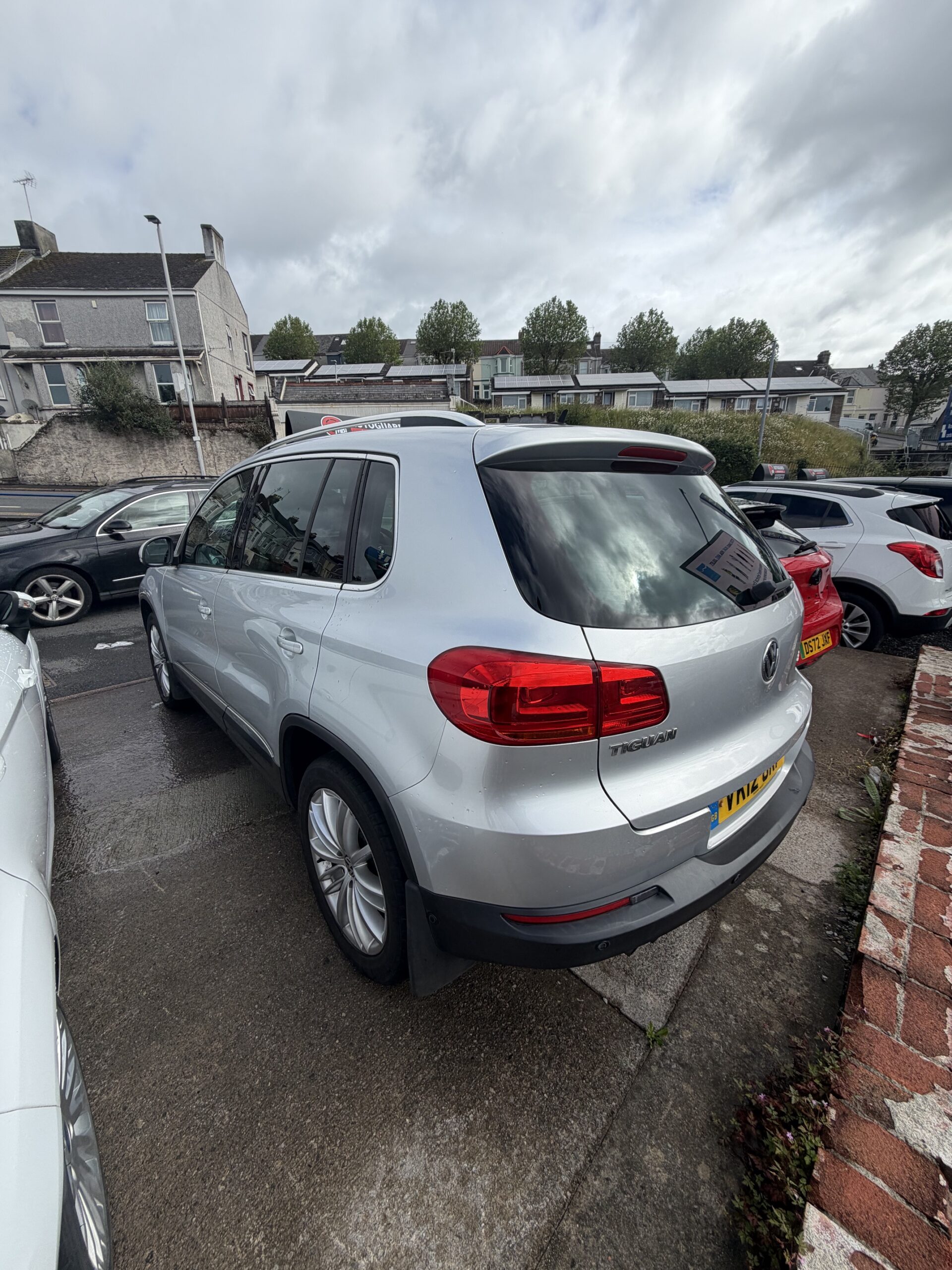 VOLKSWAGEN TIGUAN 2.0 TDi BlueMotion Tech Sport 5dr DSG