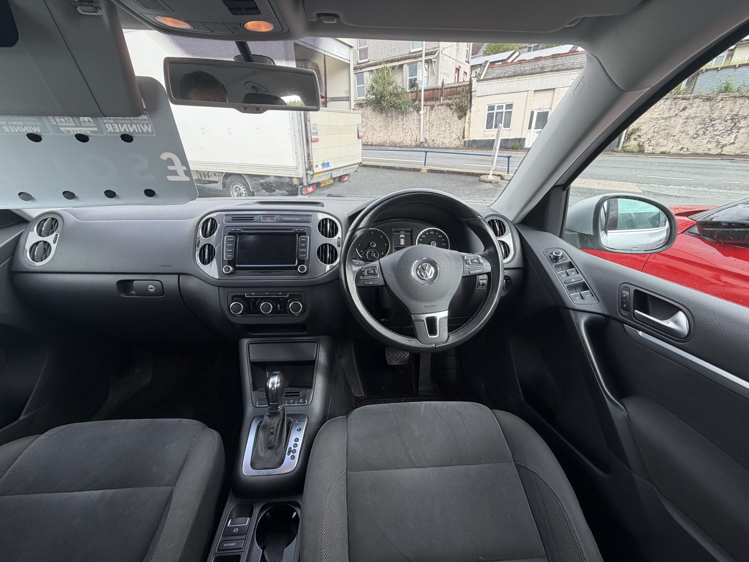 								VOLKSWAGEN TIGUAN 2.0 TDi BlueMotion Tech Sport 5dr DSG full									