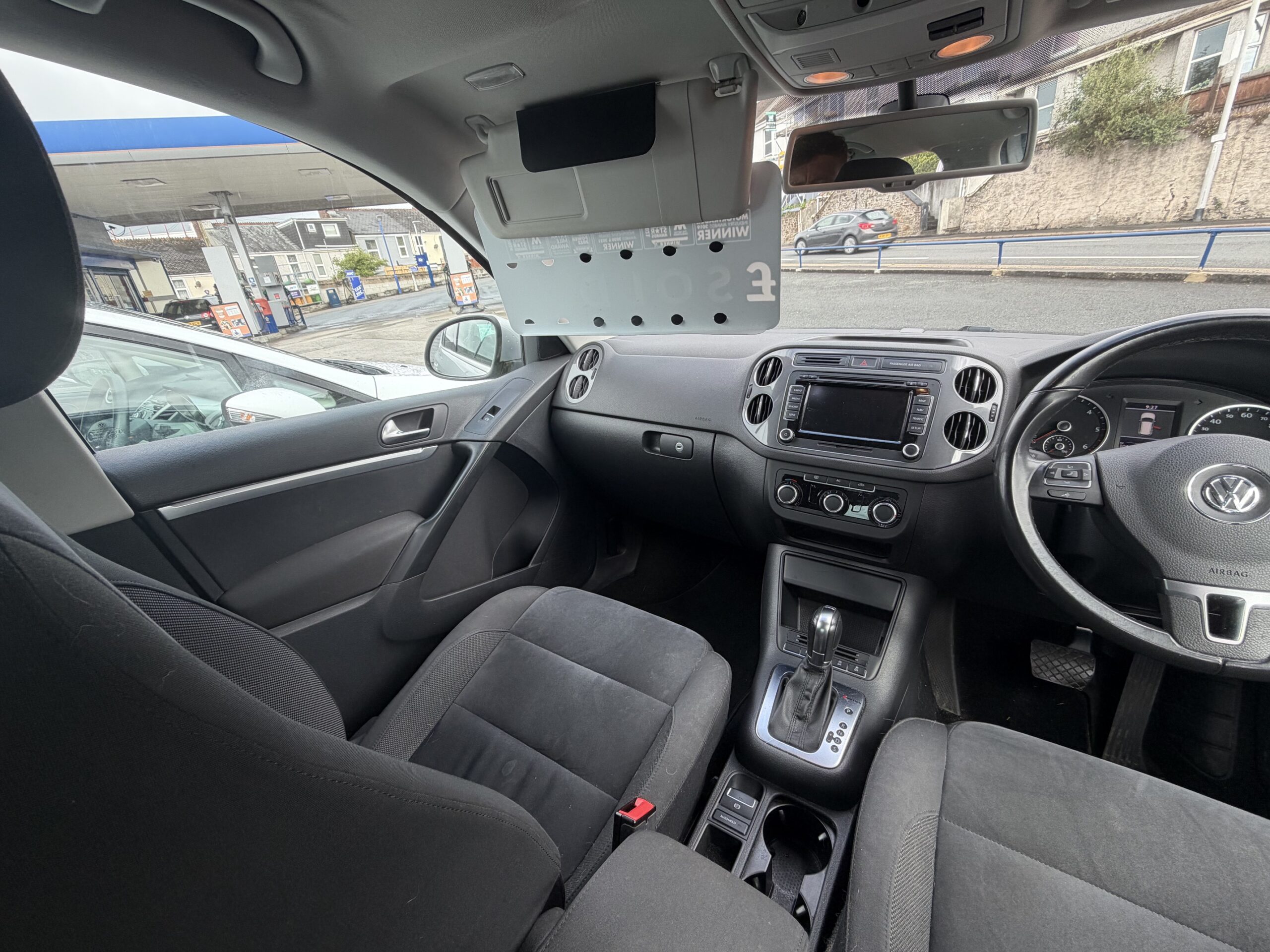 								VOLKSWAGEN TIGUAN 2.0 TDi BlueMotion Tech Sport 5dr DSG full									