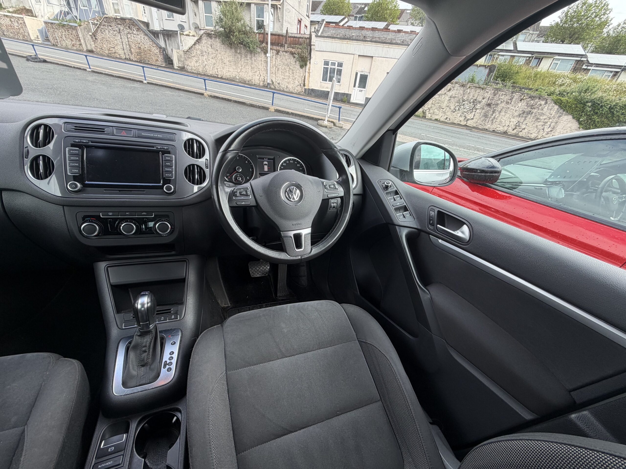 								VOLKSWAGEN TIGUAN 2.0 TDi BlueMotion Tech Sport 5dr DSG full									