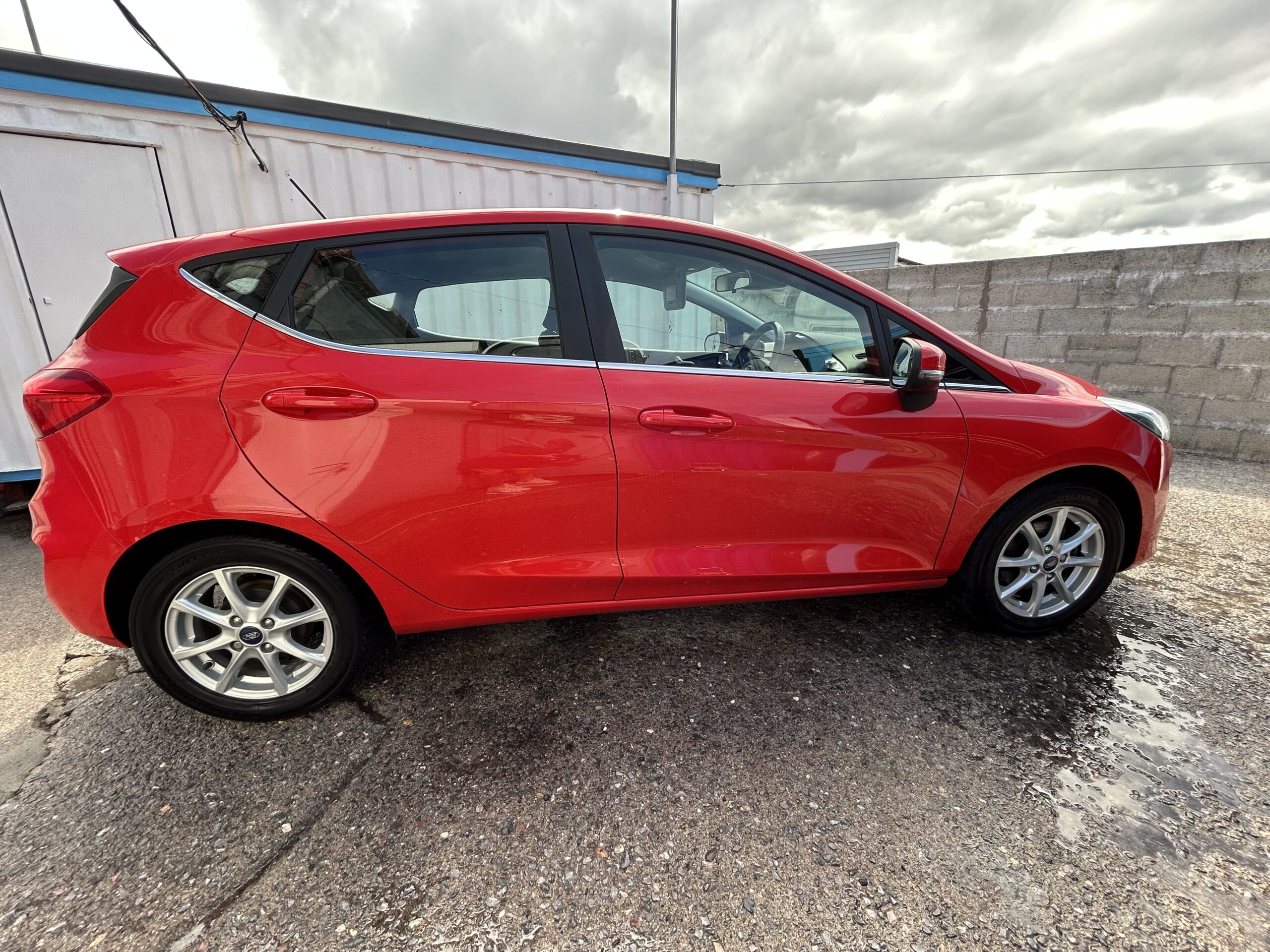 								FORD FIESTA 1.0 EcoBoost Zetec 5dr full									