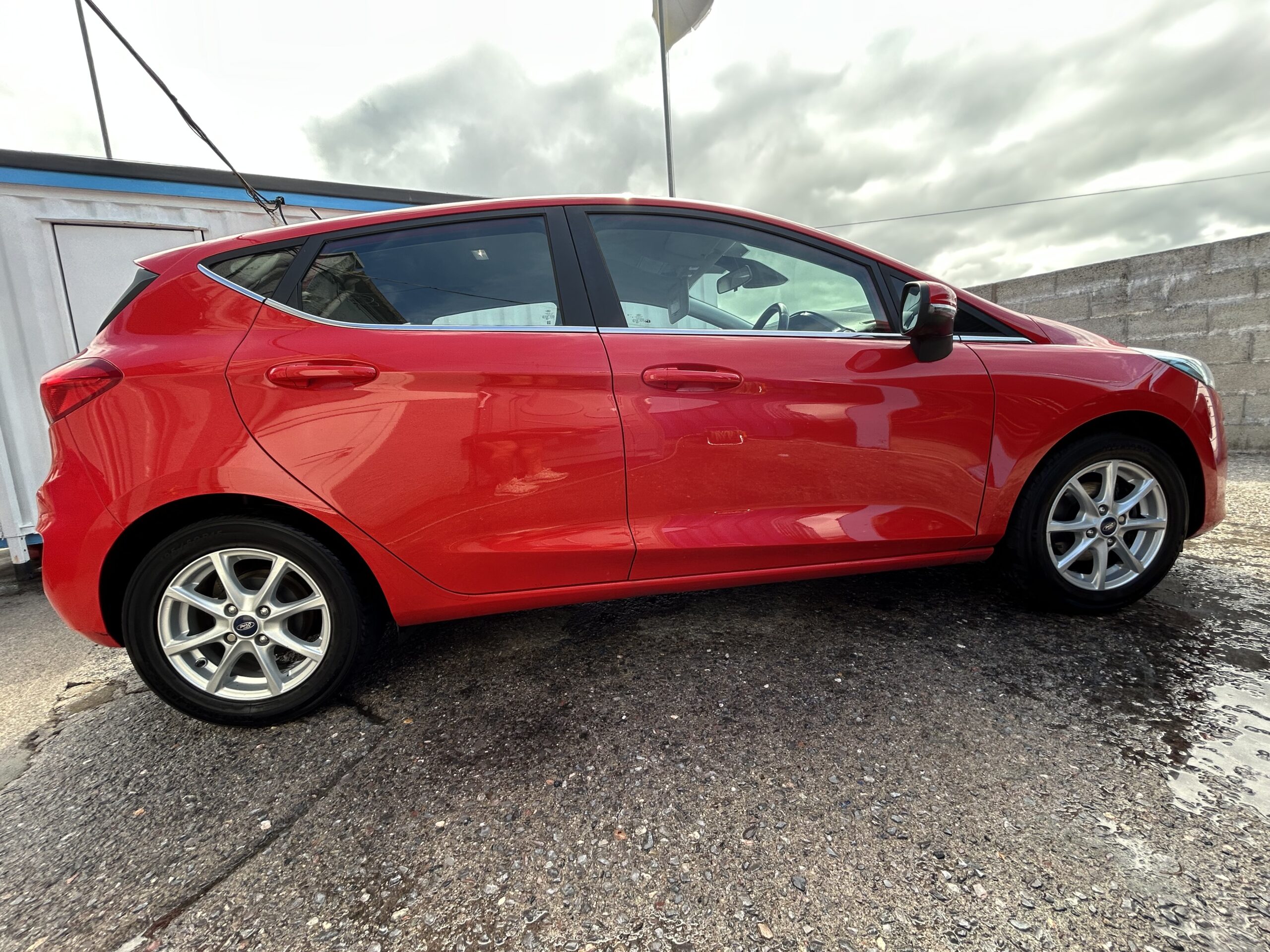 								FORD FIESTA 1.0 EcoBoost Zetec 5dr full									