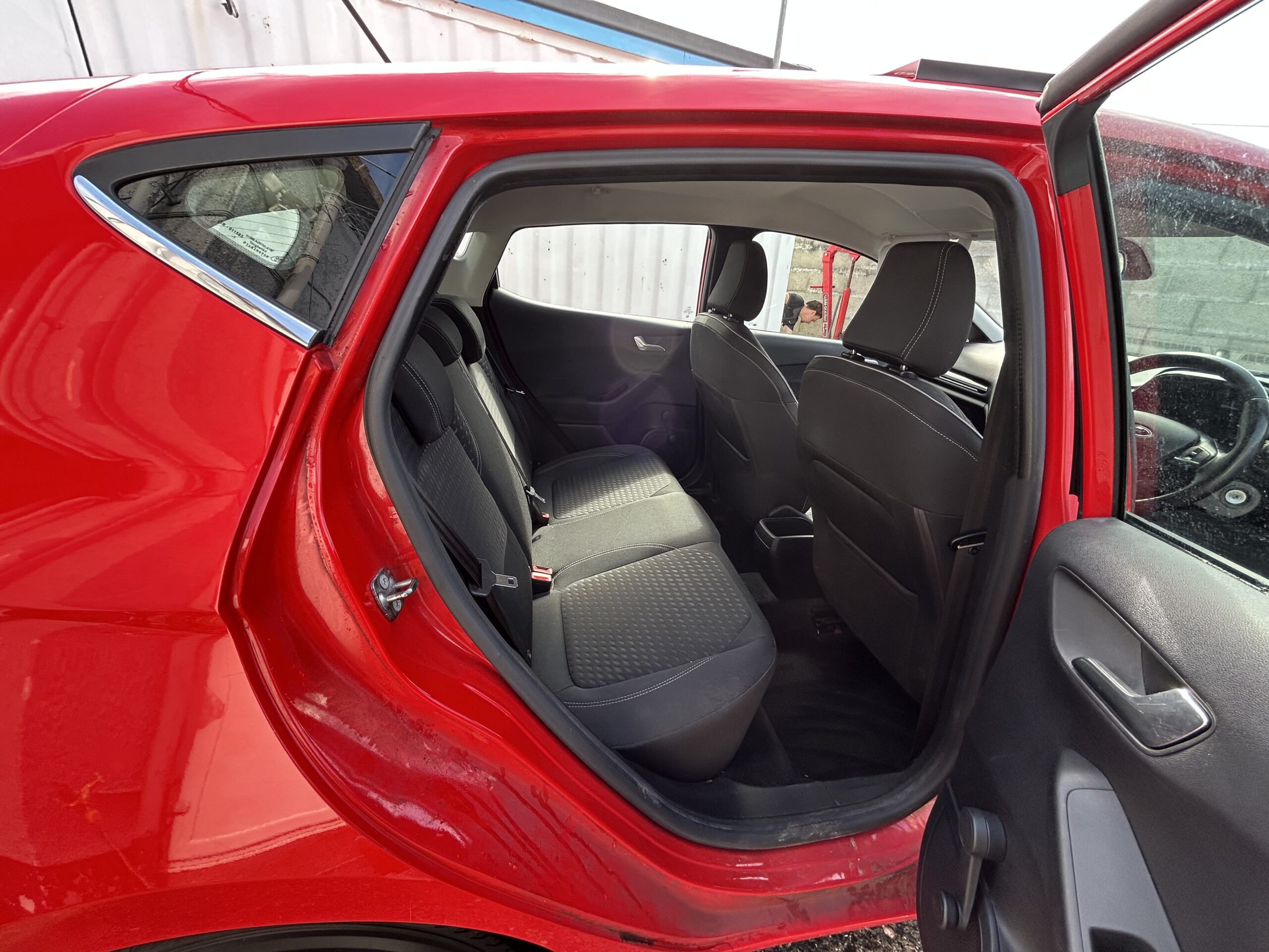 								FORD FIESTA 1.0 EcoBoost Zetec 5dr full									