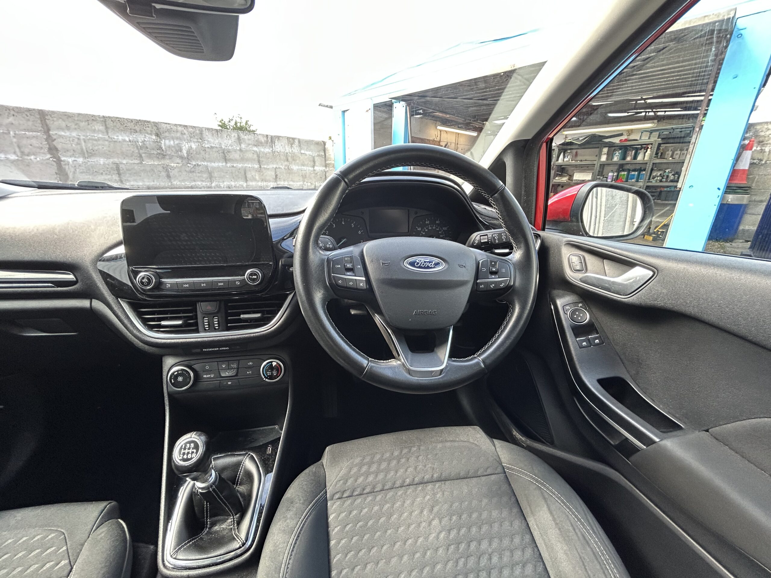 								FORD FIESTA 1.0 EcoBoost Zetec 5dr full									