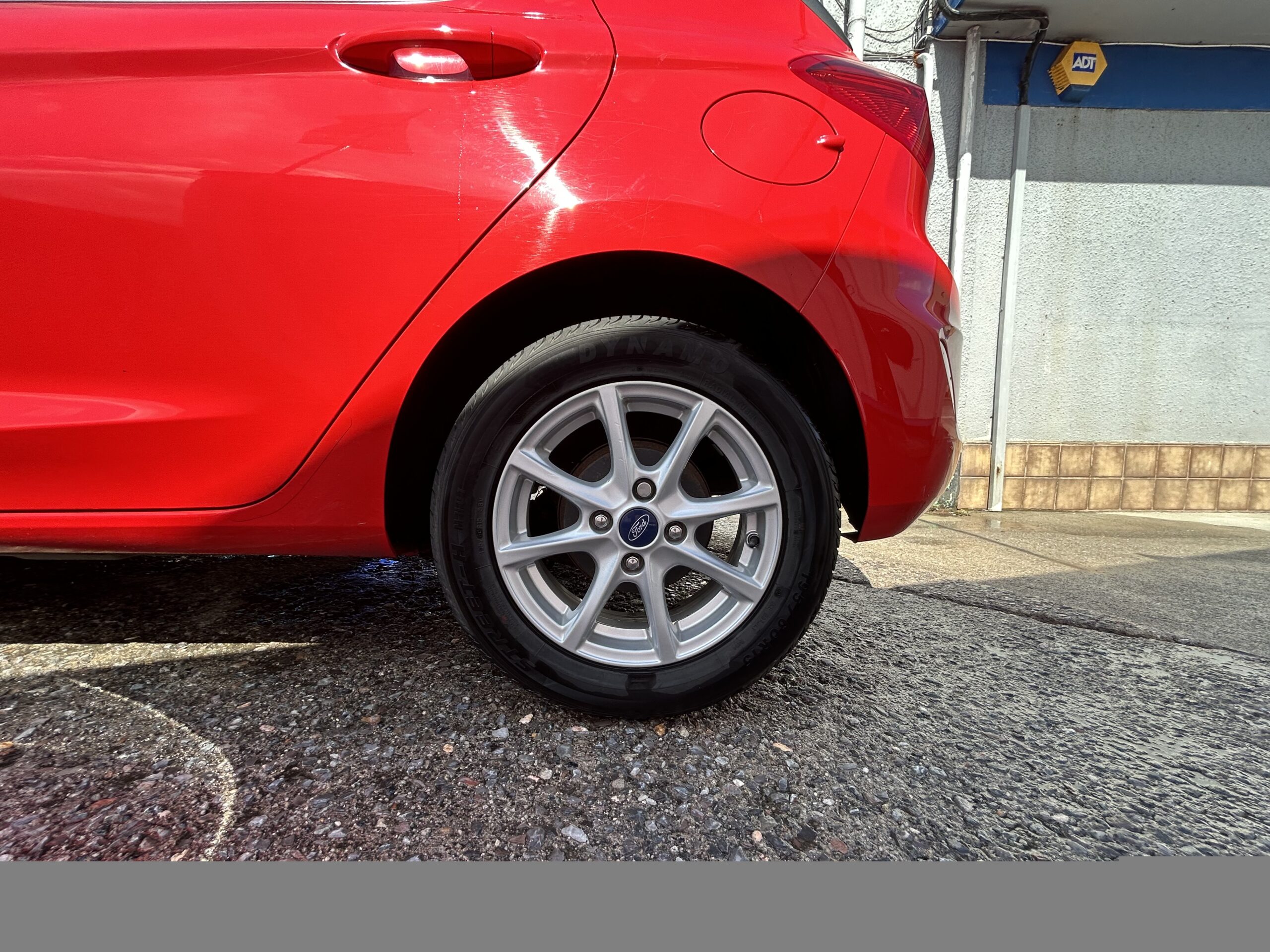 								FORD FIESTA 1.0 EcoBoost Zetec 5dr full									