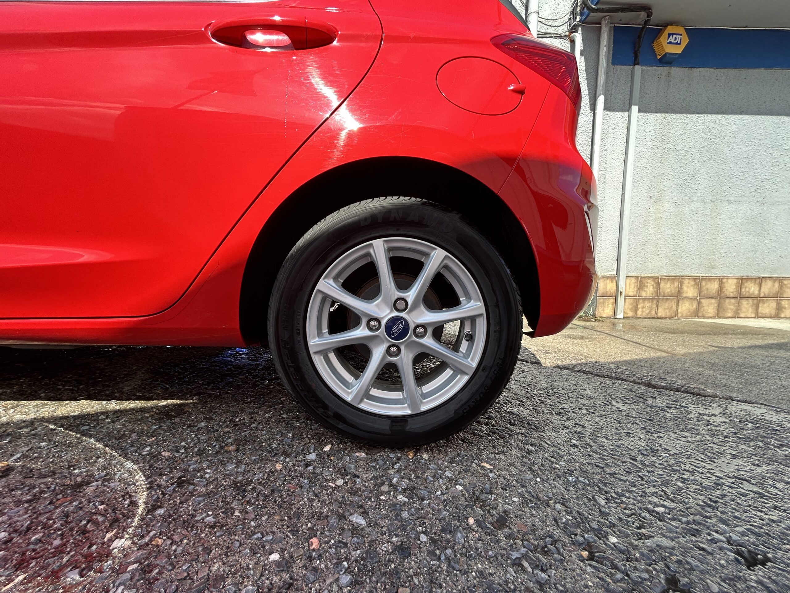 								FORD FIESTA 1.0 EcoBoost Zetec 5dr full									